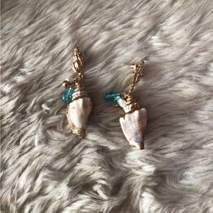 NEW! SALE ❤️🎄Petit moments conch shell earrings